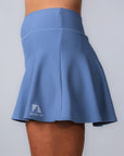 Maya Ribbed Skirt i klarblått – padel- och tenniskjol med hög midja och ribbat material