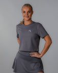 Zara Cropped T-shirt grå – kort sporttopp för padel och tennis, matchad med grå kjol framifrån