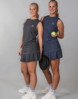 Cleo Tank Top i grått och blått – två modeller i matchande set för padel och tennis