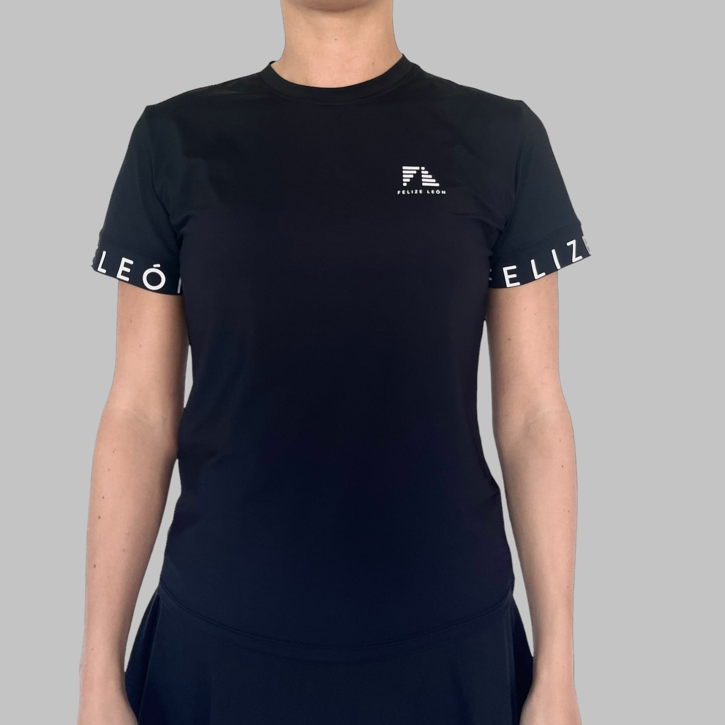 Alina Performance T-shirt - Detaljbild på ärmslut - Idealisk för racketidrotte