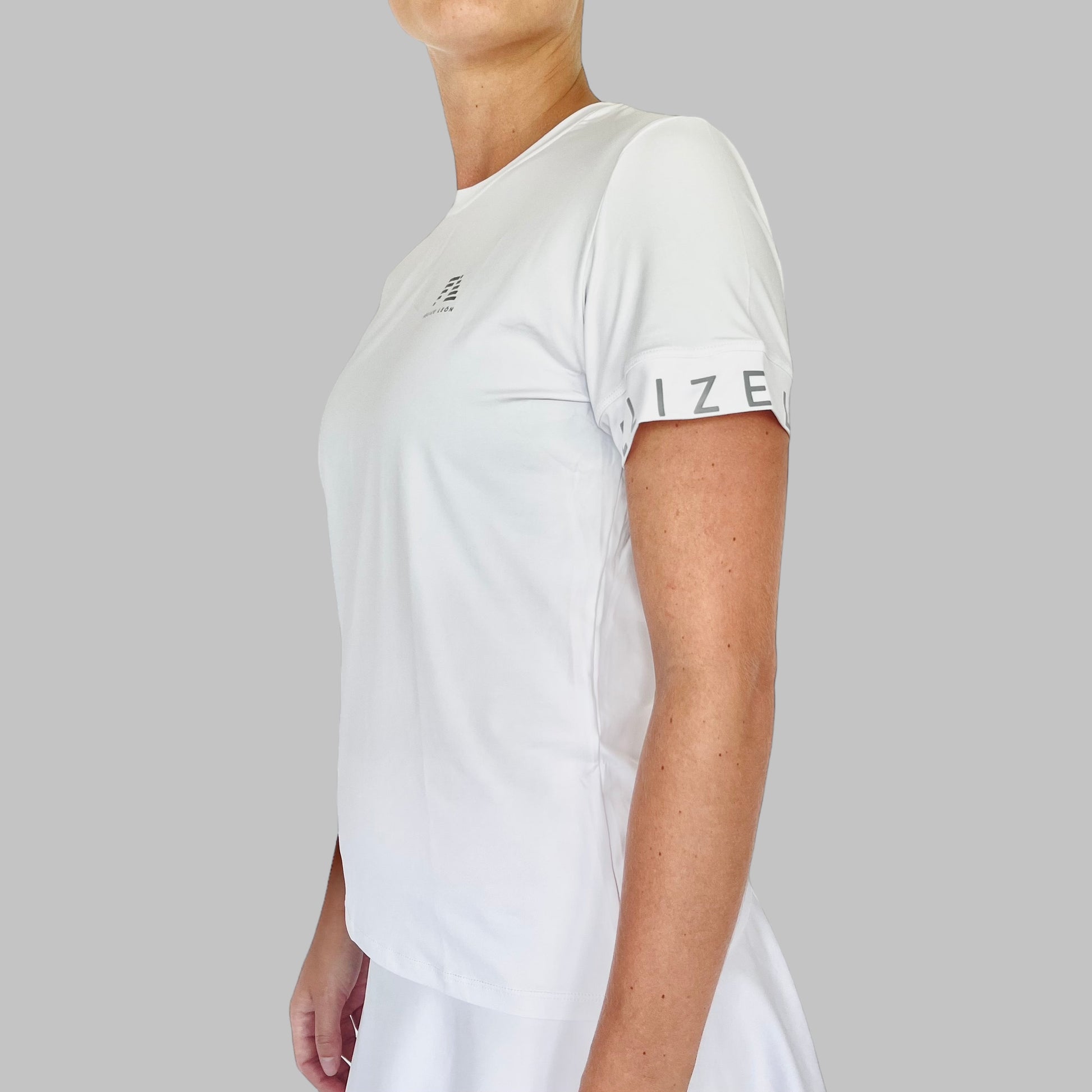 Alina Performance T-shirt - Detaljbild på ärmslut - Idealisk för racketidrotter