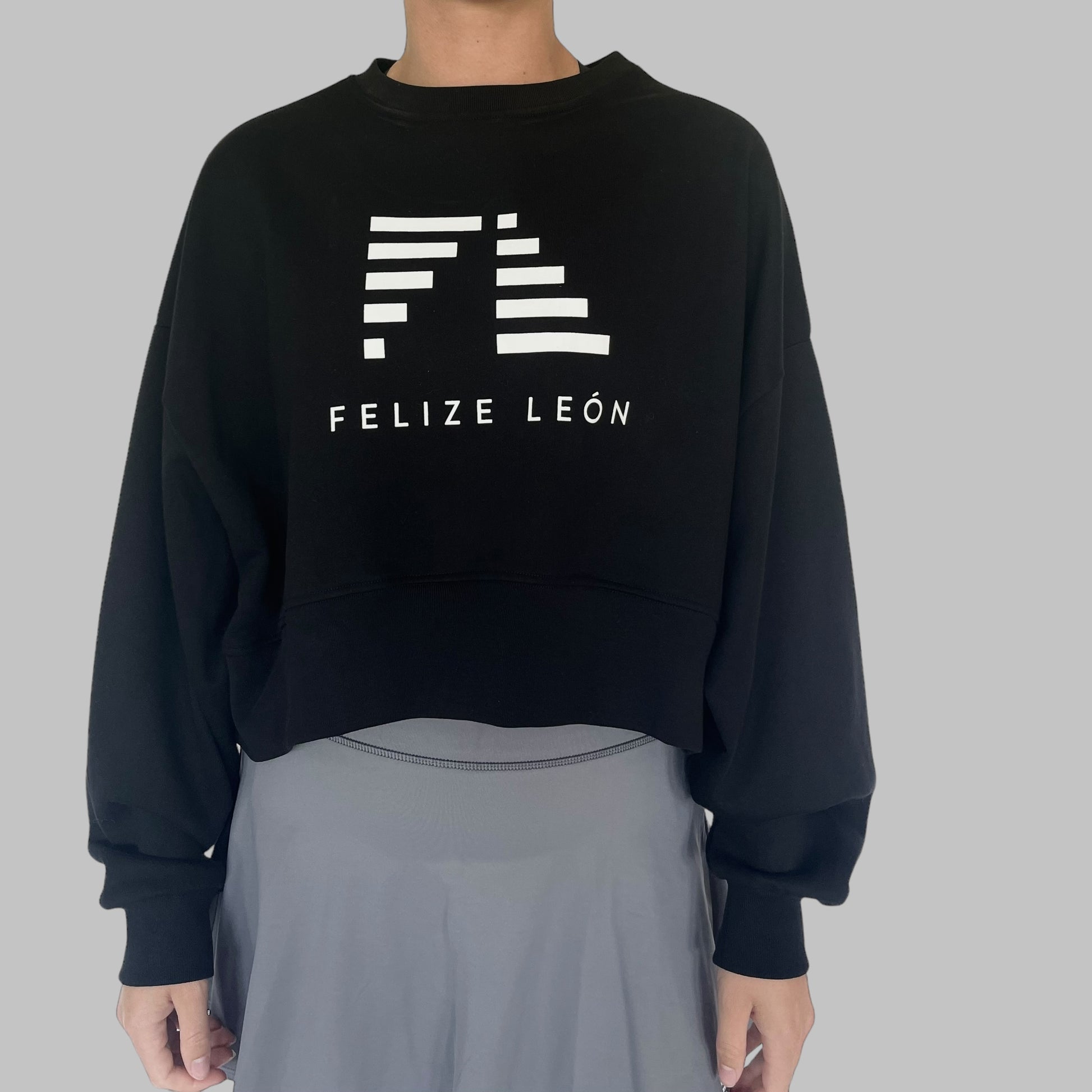 Bella Sweatshirt - Svart - Framifrån vy - Perfekt för padel och tennis