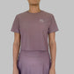 CLARA Ribbed Cropped T-shirt i dusty purple, framifrån. Modern och stilren med ribbad design, perfekt för sport och fritid."