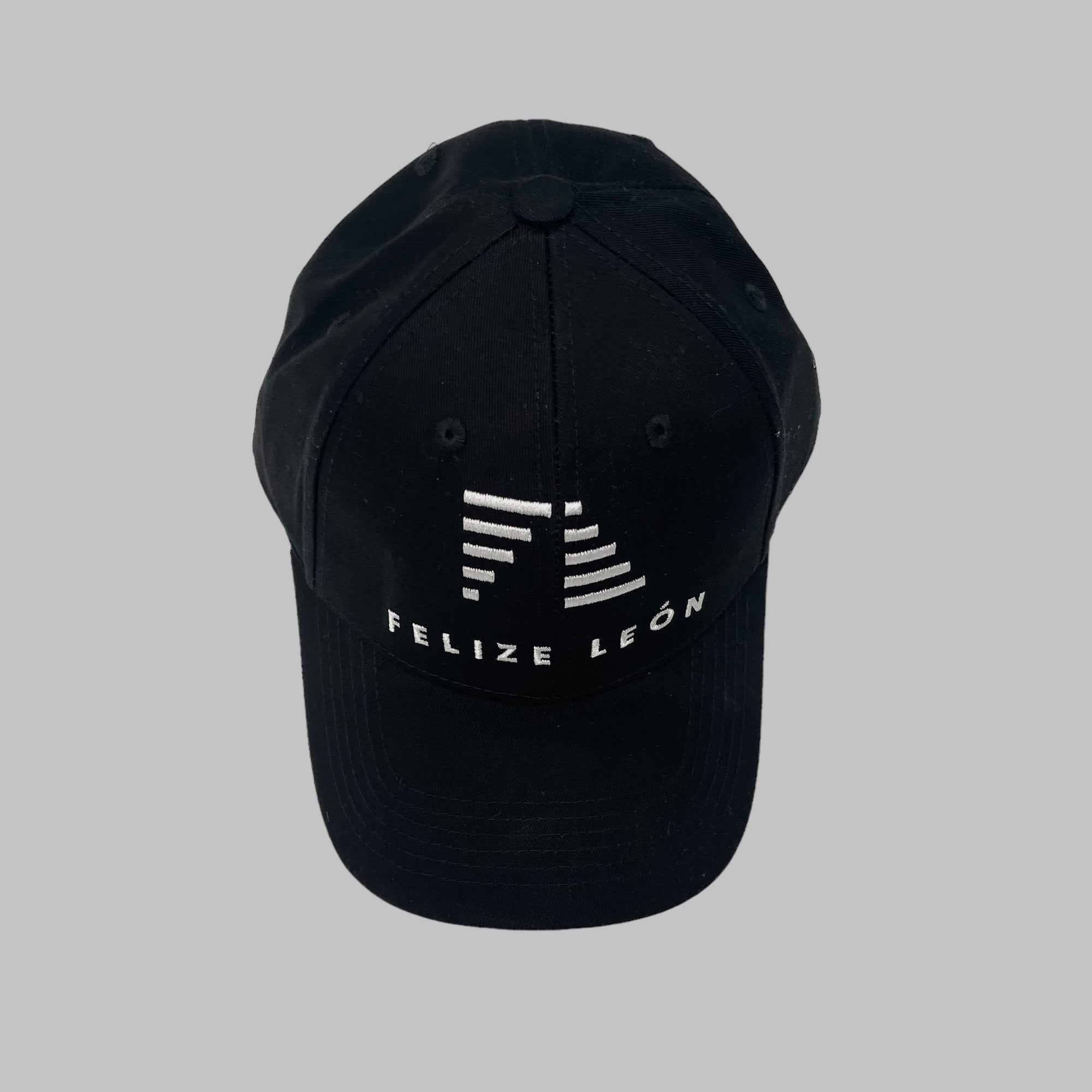 Ovanfrån vy av Classic Cap, som visar kepsens släta linjer och kvalitetskonstruktion. Perfekt för en rad aktiviteter från padel och tennis till golf, eller som en snygg vardagsaccessoar.