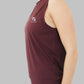 sidovy av CLEO Performance Tank Top i färgen burgundy. Denna topp har en avslappnad passform och är tillverkad i ett silkeslent material som andas och håller dig sval och torr.