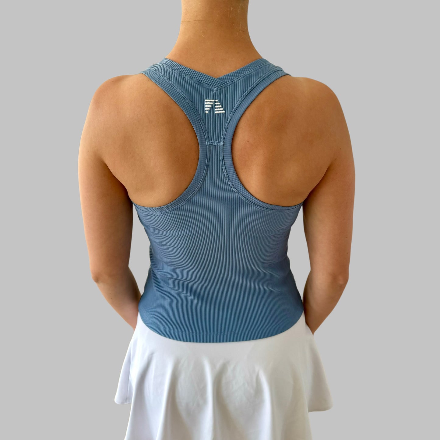 Bakifrån vy av Sannie Ribbed Tank Top i färgen Clear Blue. Linne för sport, padel och tennis 