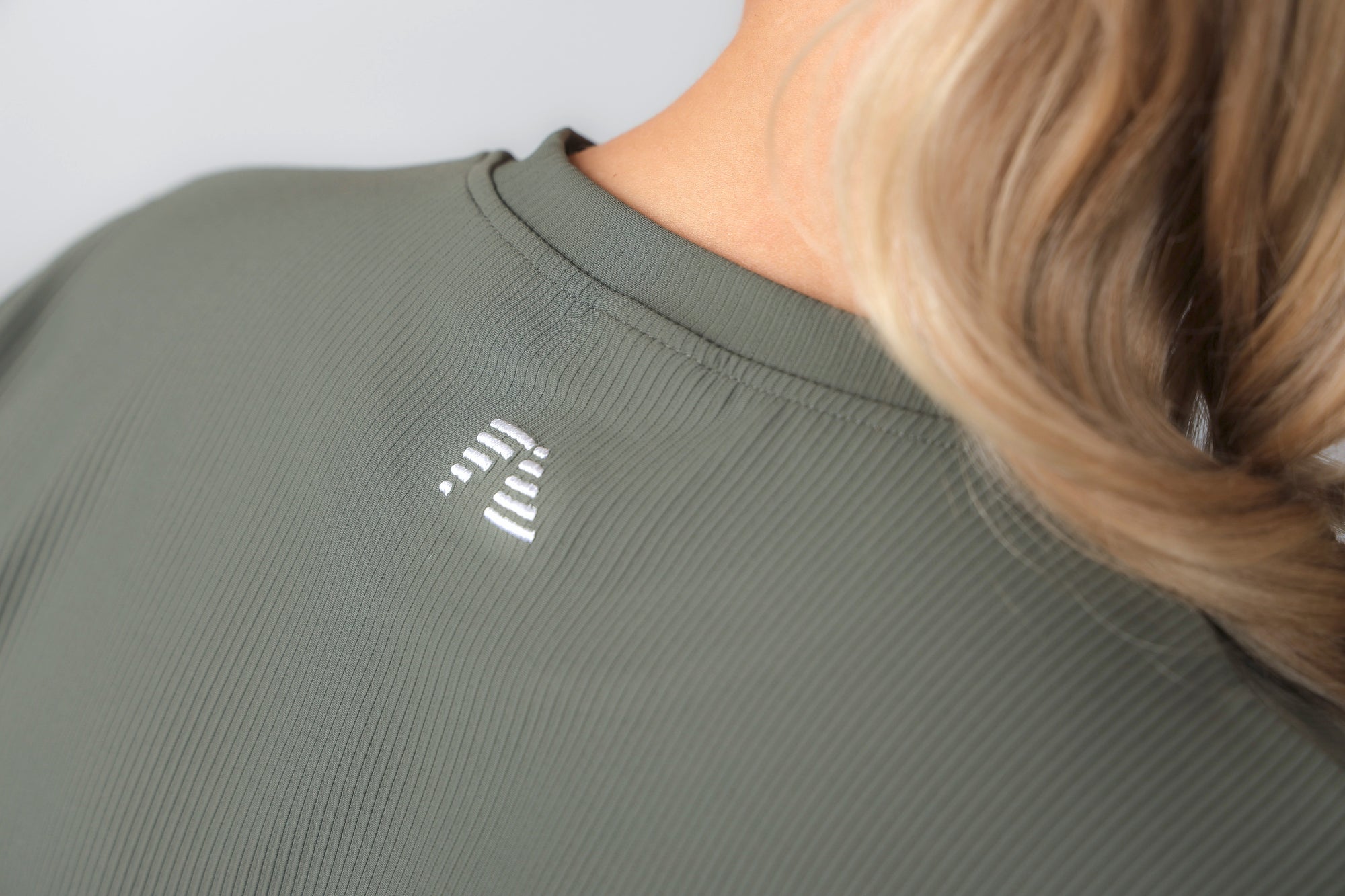CLARA Ribbed Cropped T-shirt - Army Green