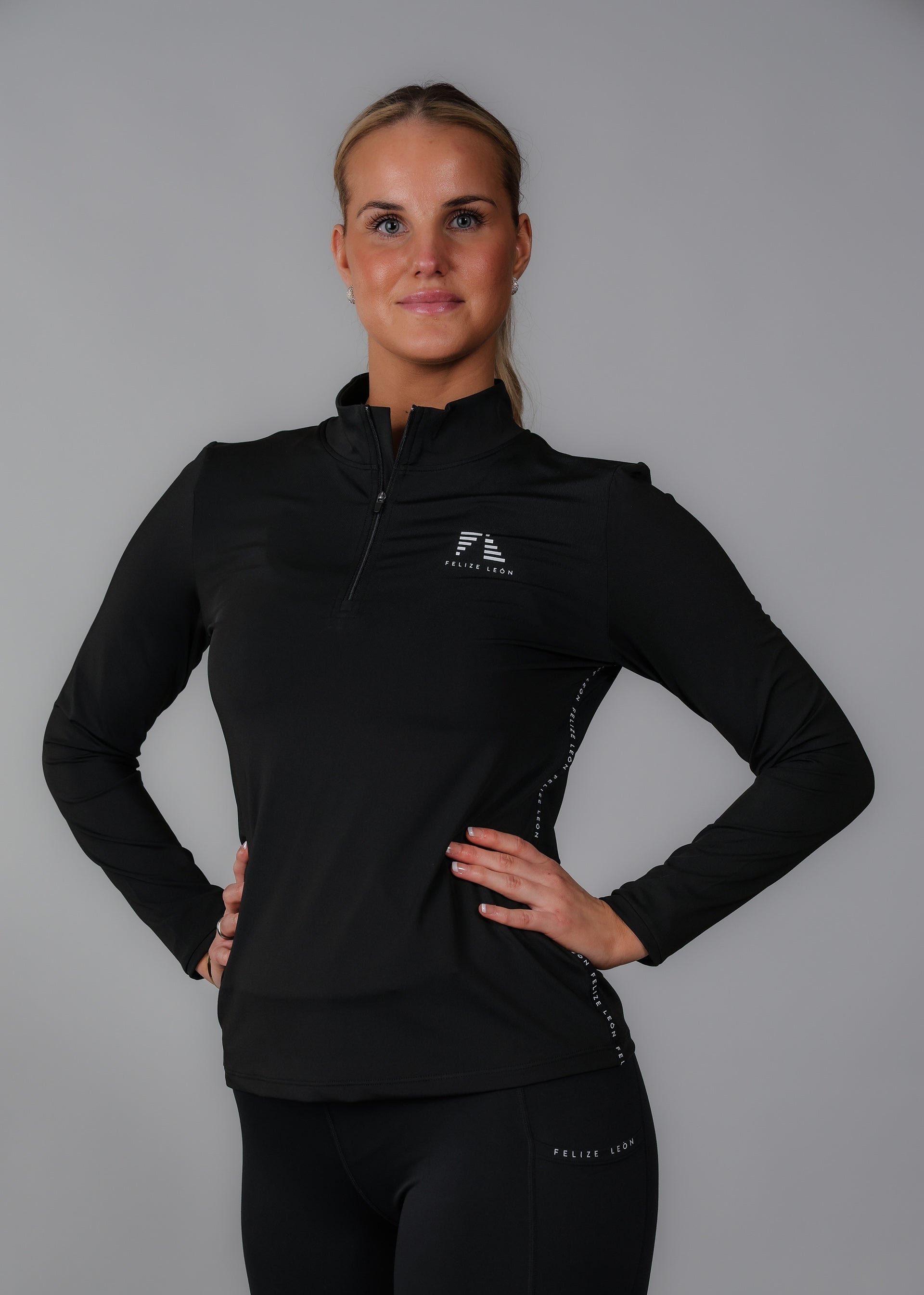 Ella Half Zip – svart långärmad topp med halv dragkedja och bekväm stretch